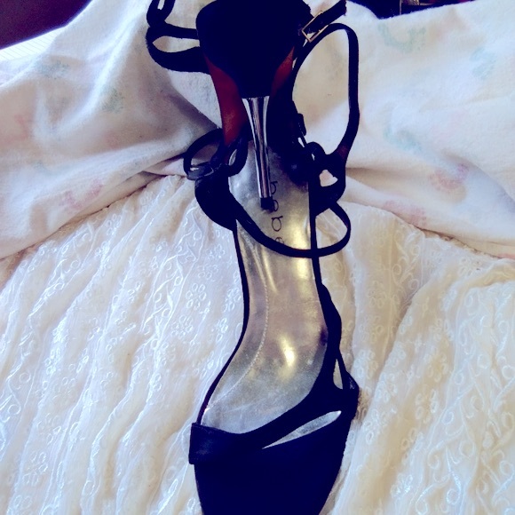 Bebe Black strappy 4' heels,size 6M. - Picture 3 of 9